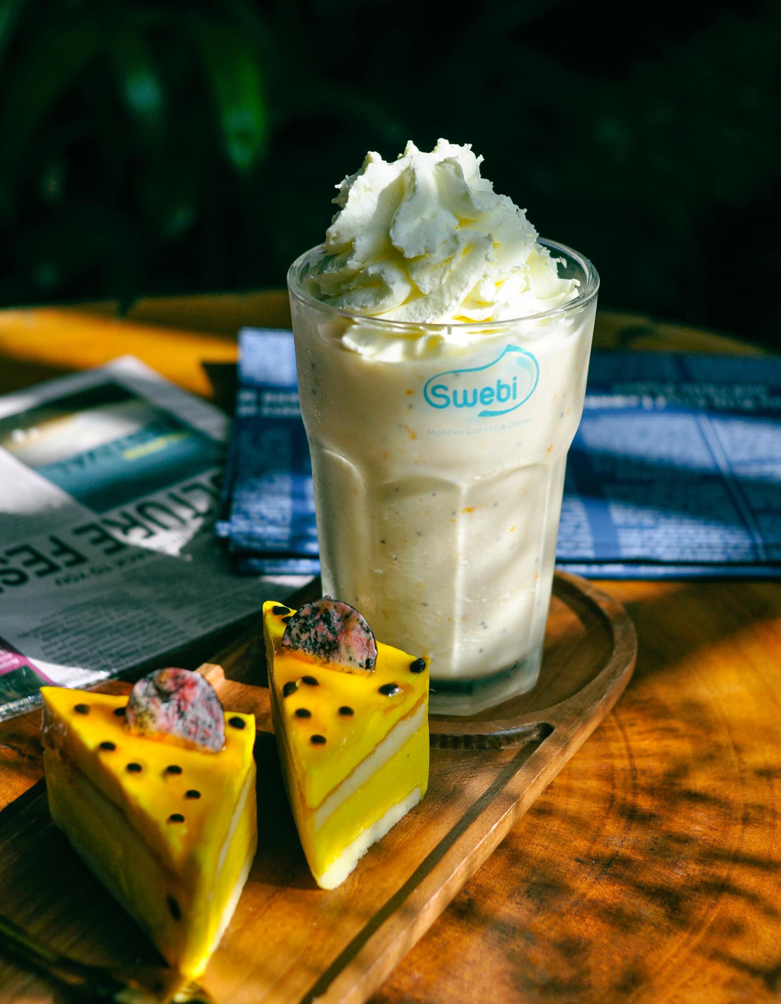 Ngoài không gian quán xinh đẹp, thì Swebi còn nổi tiếng với món nước tiramisu coffee ice – blened hoặc cà phê đá xay plan trứng cực kì thơm ngon