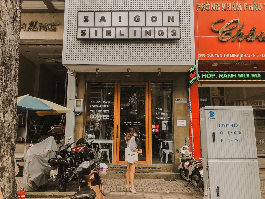 Saigon Siblings Cafe có nội thất đậm chất Hàn Quốc ấn tượng. Quán nằm trên đường Nguyễn Thị Minh Kai nên rất dễ tìm.